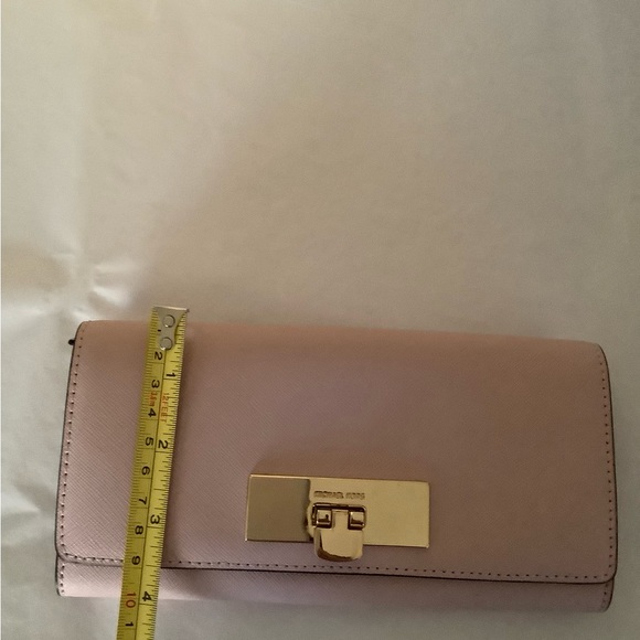 Michael Kors Wristlet/Wallet in light pink - Picture 6 of 7